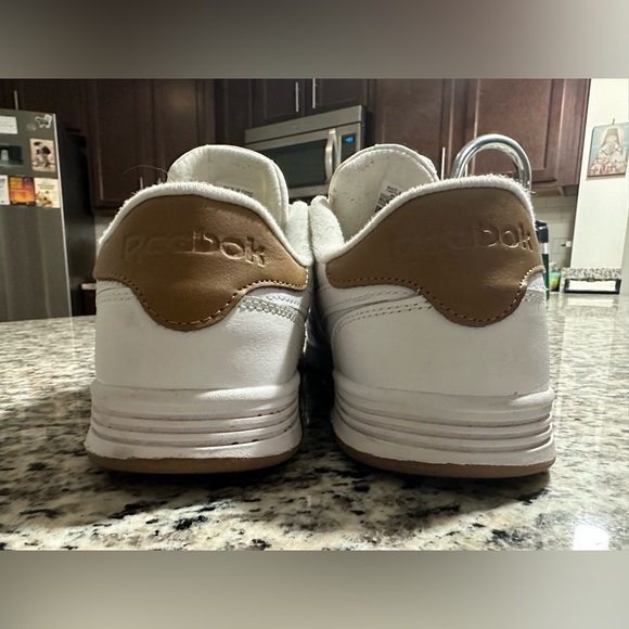 Reebok men’s Club MEMT Sneaker - Picture 3 of 10